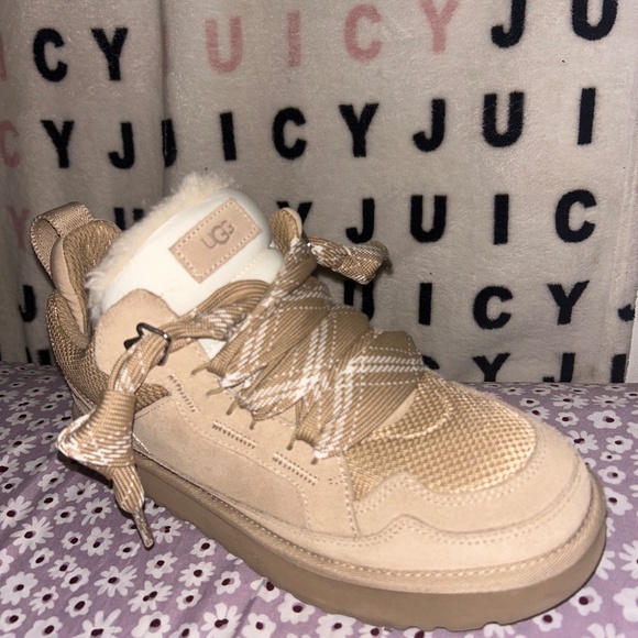 Uggs women’s Lowmel Shoes - Picture 1 of 10